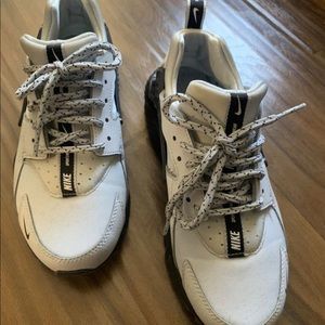 6Y Grey Nike Huaraches